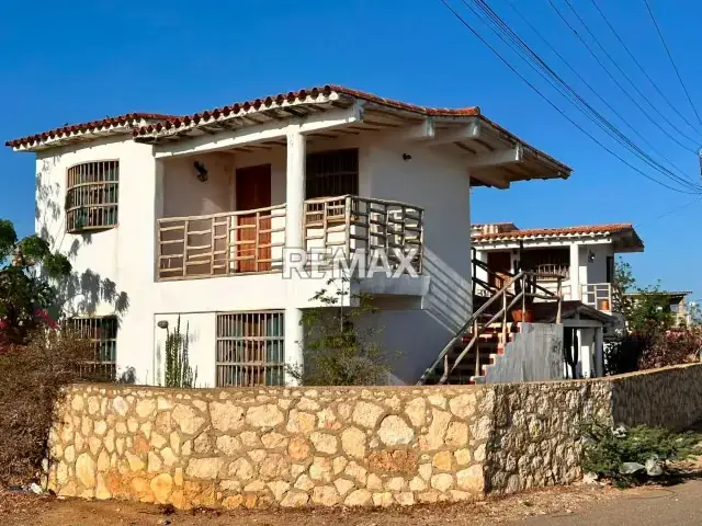 EN VENTA POSADA EN LOS TAQUES