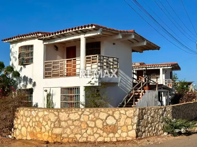 EN VENTA POSADA EN LOS TAQUES