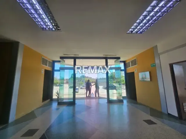 LOCAL COMERCIAL EN ALQUILER EN CABIMAS CENTER (OBRA GRIS) - 2