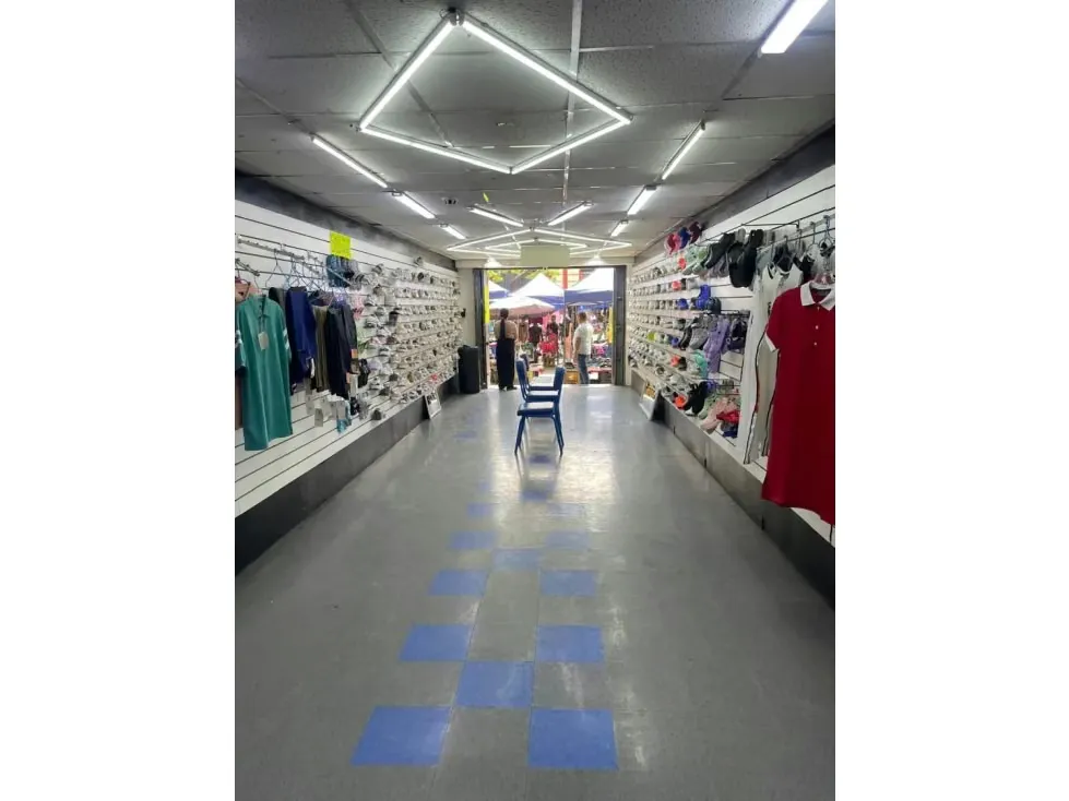Se vende o se alquila. local comercial 1200m2 Boulevard De Catia 5714 - 11