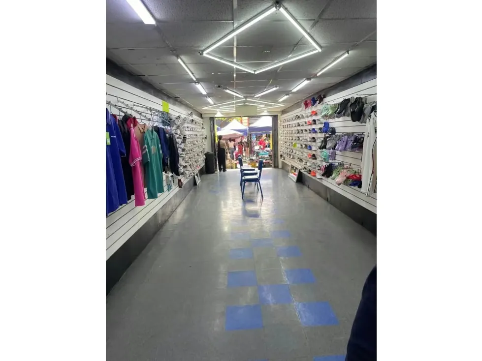 Se vende o se alquila. local comercial 1200m2 Boulevard De Catia 5714 - 13