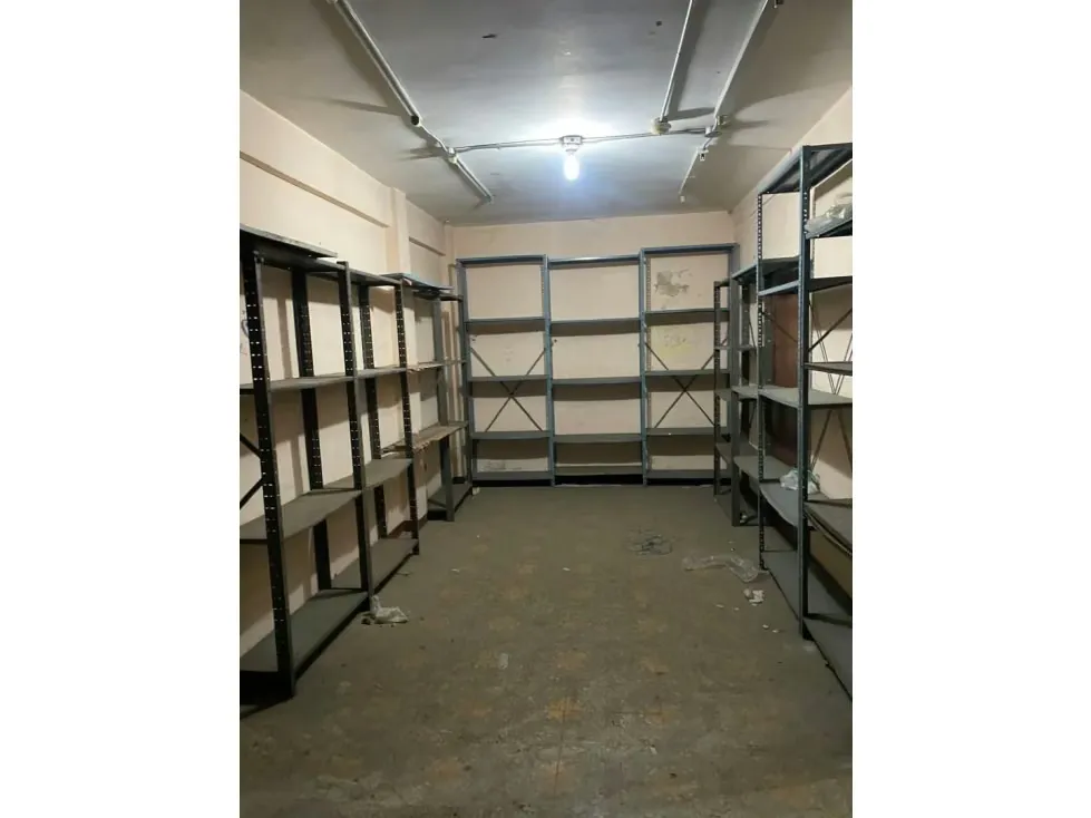 Se vende o se alquila. local comercial 1200m2 Boulevard De Catia 5714 - 16