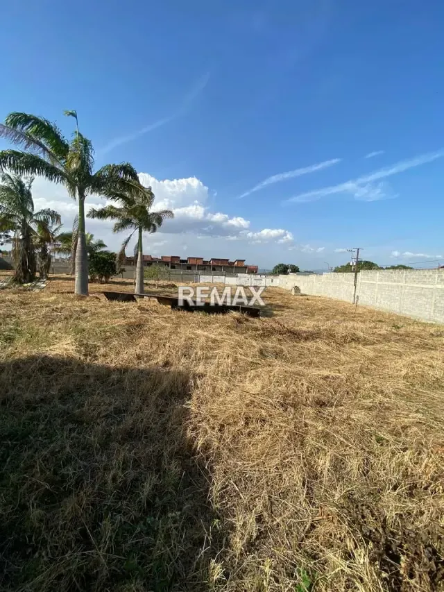 En venta terreno de 4.080mts2 a pocos metros del Centro Comercial La Estancia - 2