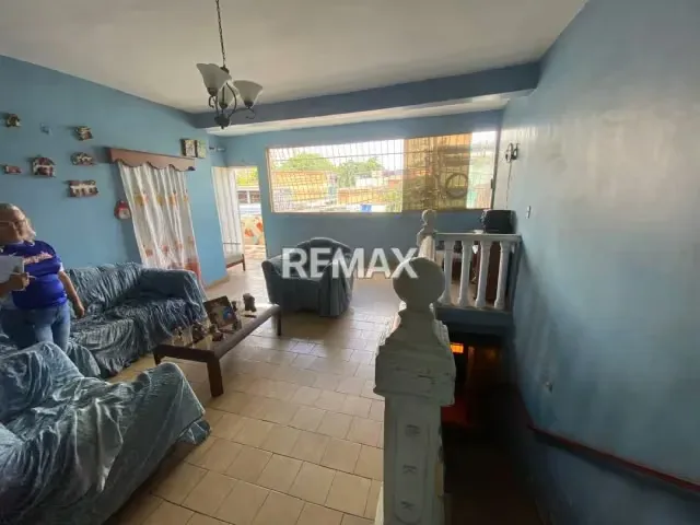 EN VENTA AMPLIA CASA EN LOS OLIVOS - 11