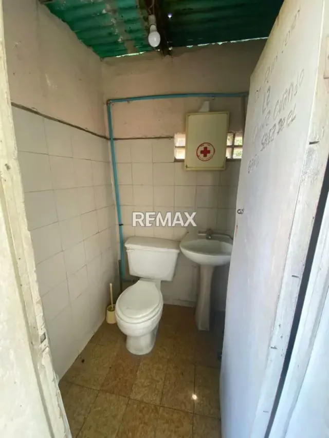 EN VENTA AMPLIA CASA EN LOS OLIVOS - 12