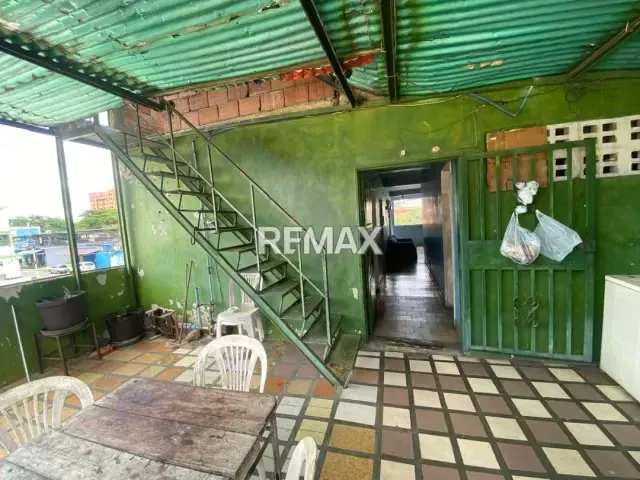 EN VENTA AMPLIA CASA EN LOS OLIVOS - 14