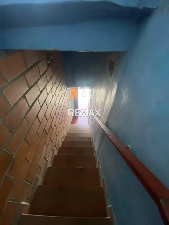 EN VENTA AMPLIA CASA EN LOS OLIVOS - 17
