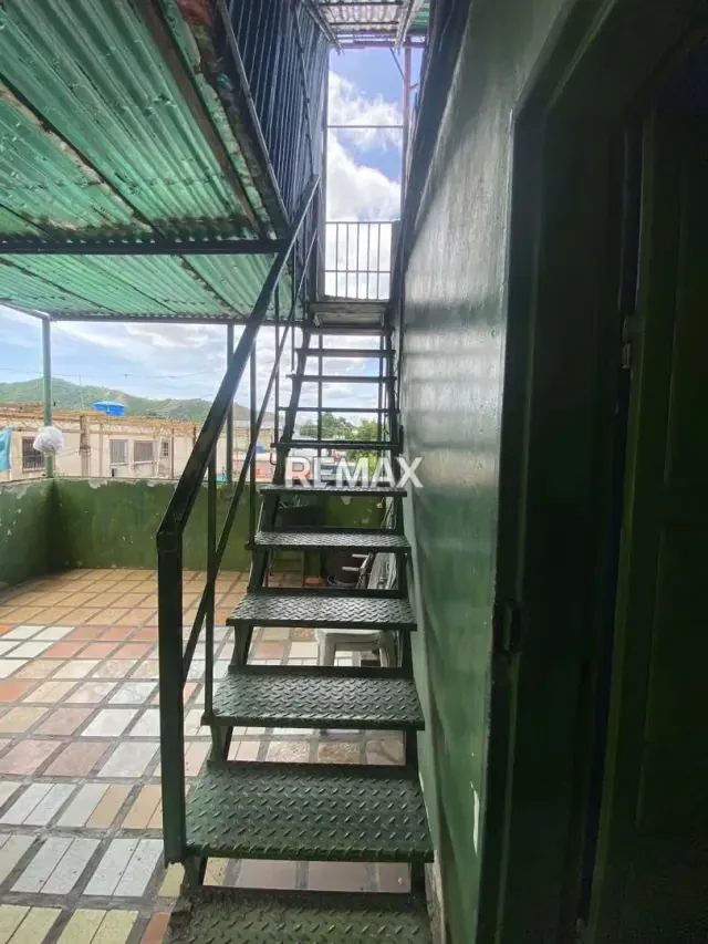 EN VENTA AMPLIA CASA EN LOS OLIVOS - 8