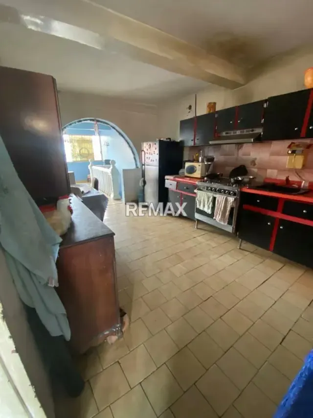 EN VENTA AMPLIA CASA EN LOS OLIVOS - 9