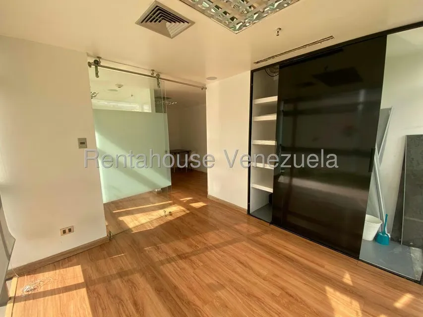 Local Comercial en Alquiler en Macaracuay, Distrito Metropolitano - 9