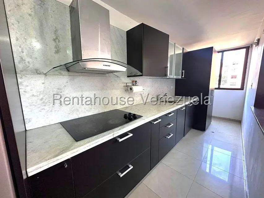 Apartamento (1 Nivel) en Alquiler en Colinas de La Tahona, Distrito Metropolitano - 12