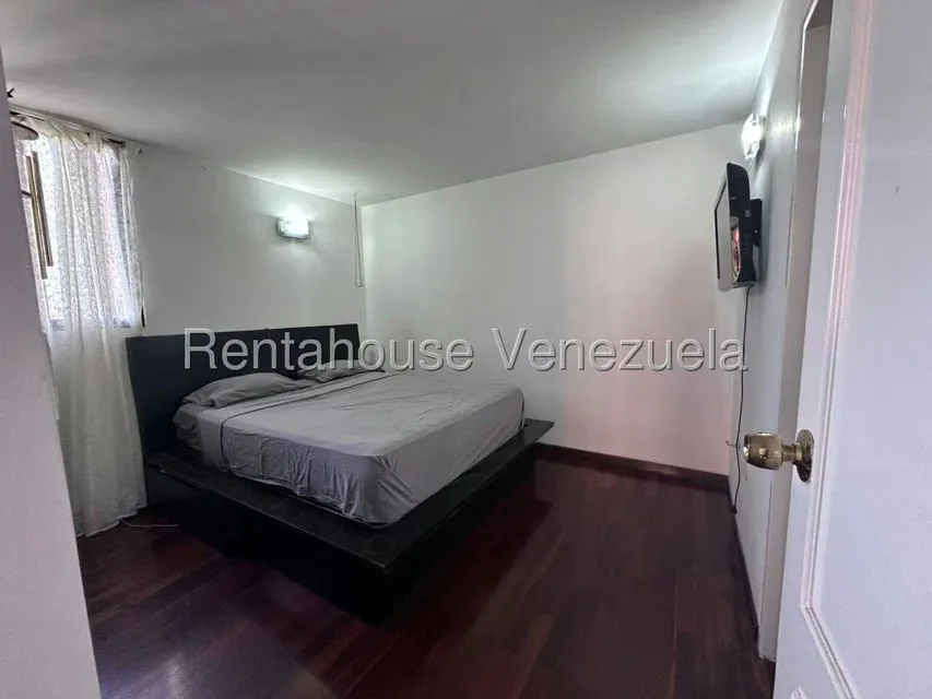 Apartamento (1 Nivel) en Alquiler en Colinas de La Tahona, Distrito Metropolitano - 17