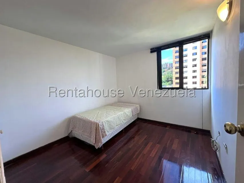 Apartamento (1 Nivel) en Alquiler en Colinas de La Tahona, Distrito Metropolitano - 19