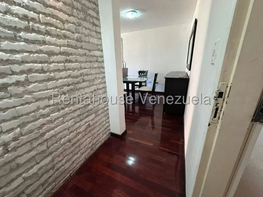 Apartamento (1 Nivel) en Alquiler en Colinas de La Tahona, Distrito Metropolitano - 3