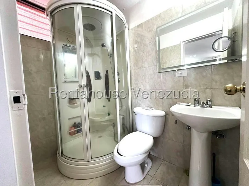 Apartamento (1 Nivel) en Alquiler en Colinas de La Tahona, Distrito Metropolitano - 23