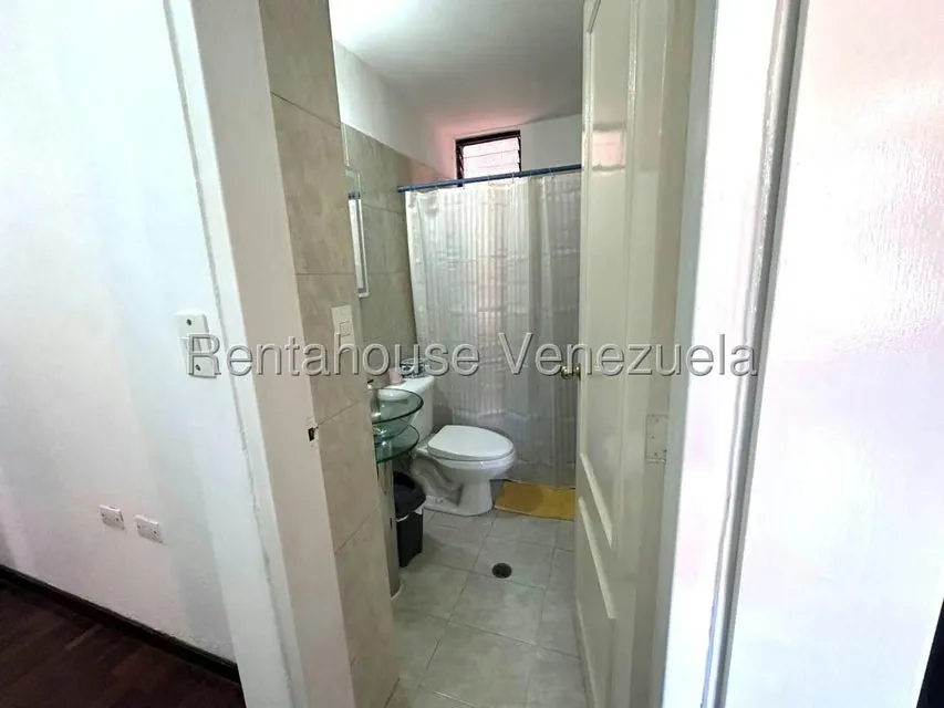 Apartamento (1 Nivel) en Alquiler en Colinas de La Tahona, Distrito Metropolitano - 24