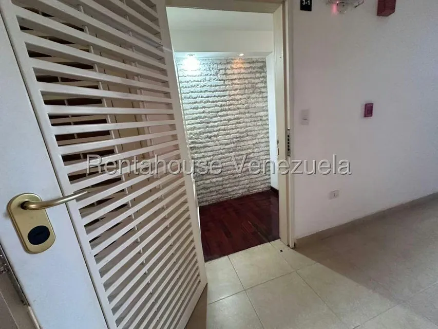 Apartamento (1 Nivel) en Alquiler en Colinas de La Tahona, Distrito Metropolitano - 25