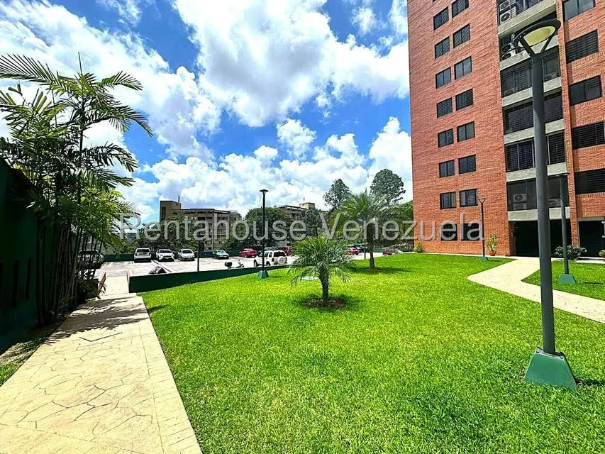 Apartamento (1 Nivel) en Alquiler en Colinas de La Tahona, Distrito Metropolitano - 33