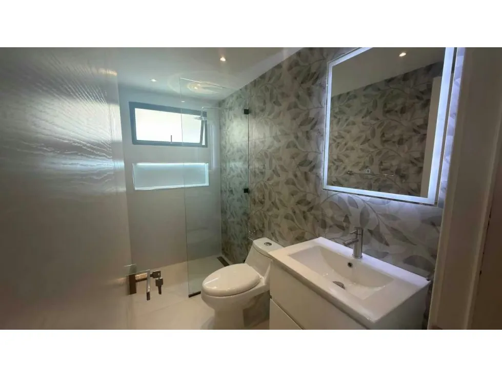 Casa totalmente remodelada en la parte alta de Los Palos Grandes - 11