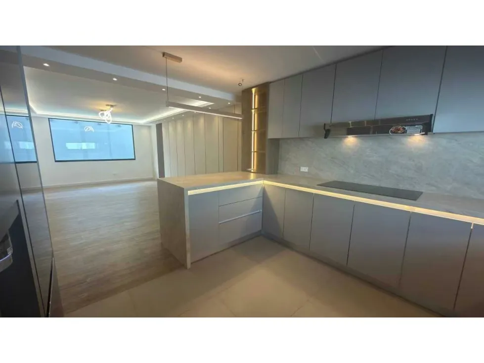 Casa totalmente remodelada en la parte alta de Los Palos Grandes - 22