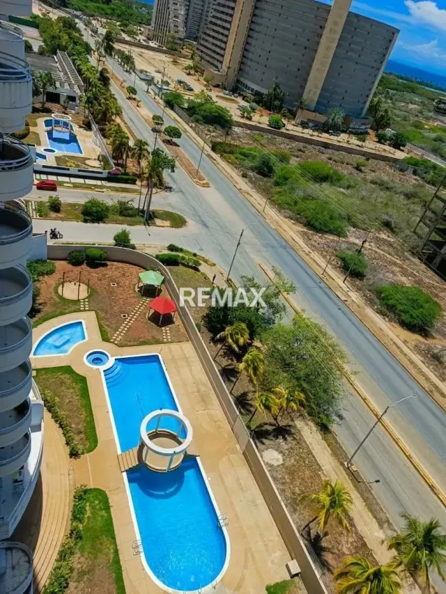 EN VENTA APARTAMENTO CON VISTA AL MAR, LAGUNA SUITES II - 2
