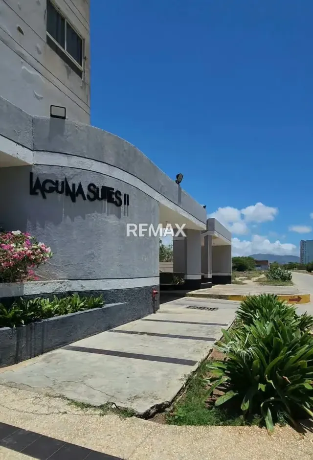 EN VENTA APARTAMENTO CON VISTA AL MAR, LAGUNA SUITES II - 3