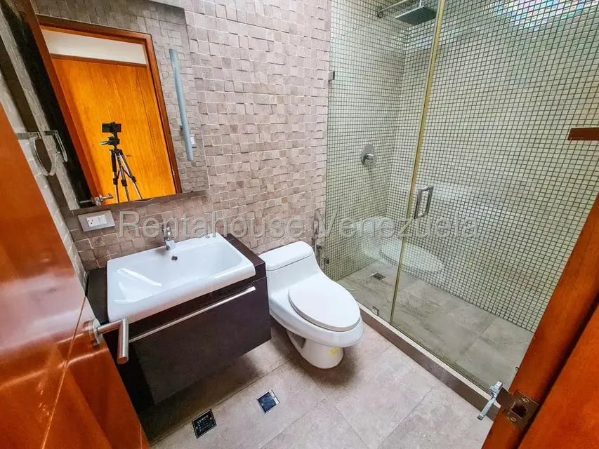 Casa (Multipes Niveles) en Venta en Alto Hatillo, Distrito Metropolitano - 42