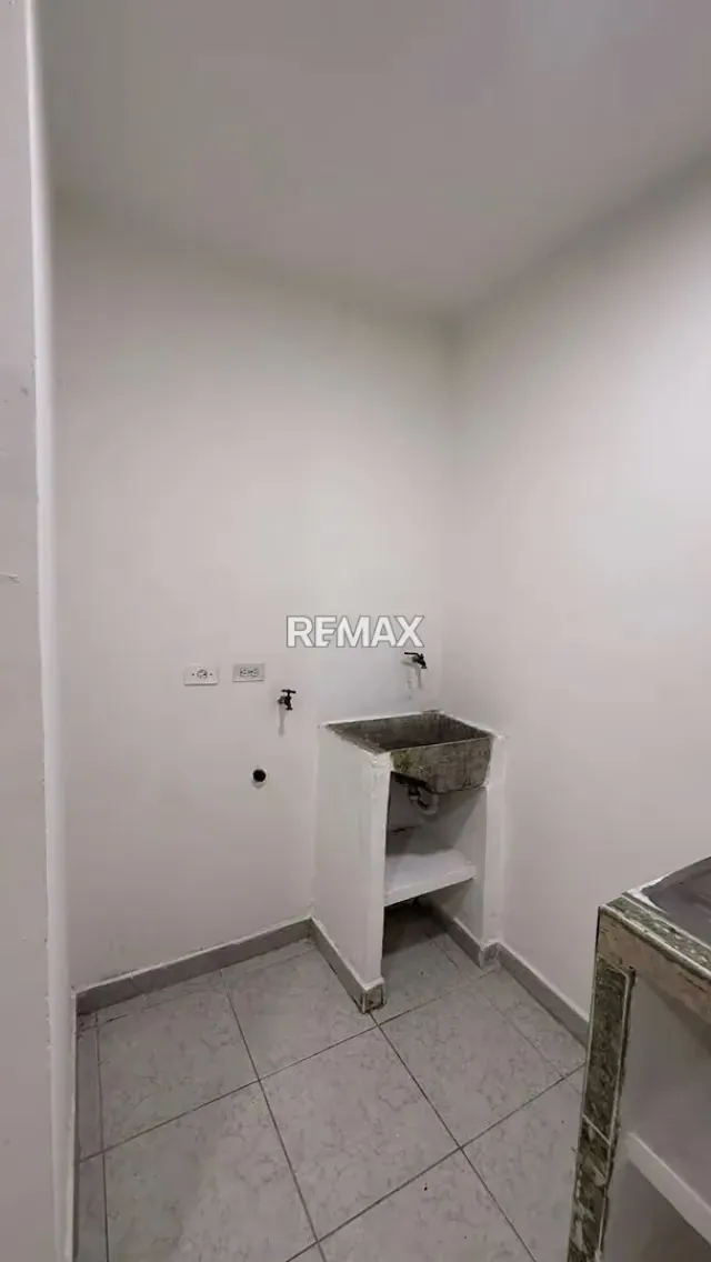 Se Alquila Apartamento Tipo Estudio en 18 de Octubre - 6