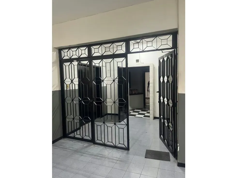 En Alquiler Local Comercial en Capitolio 107 mts2