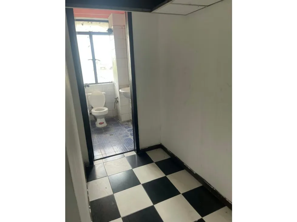 En Alquiler Local Comercial en Capitolio 107 mts2 - 13