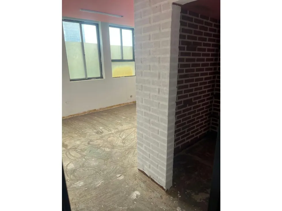 En Alquiler Local Comercial en Capitolio 107 mts2 - 6