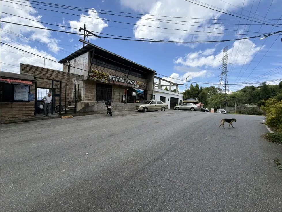 Alquilo local comercial en piso 1 100m2 Av Ppal Los Guayabitos 5596