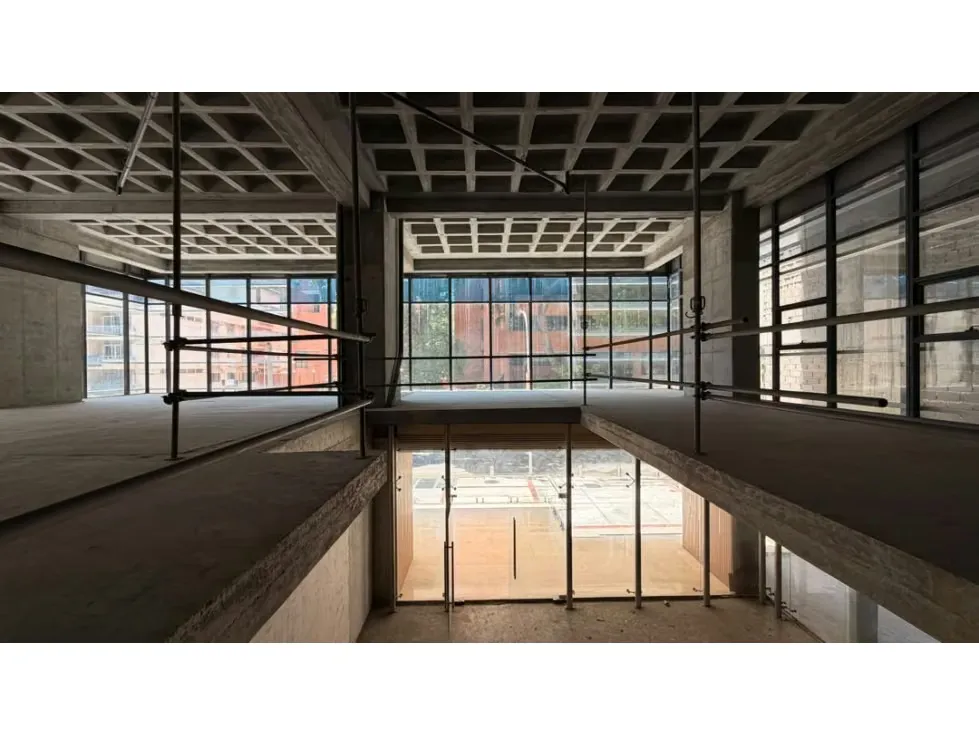 Se vende/alquila Local Comercial 855,48m² 2b Las Mercedes - 16
