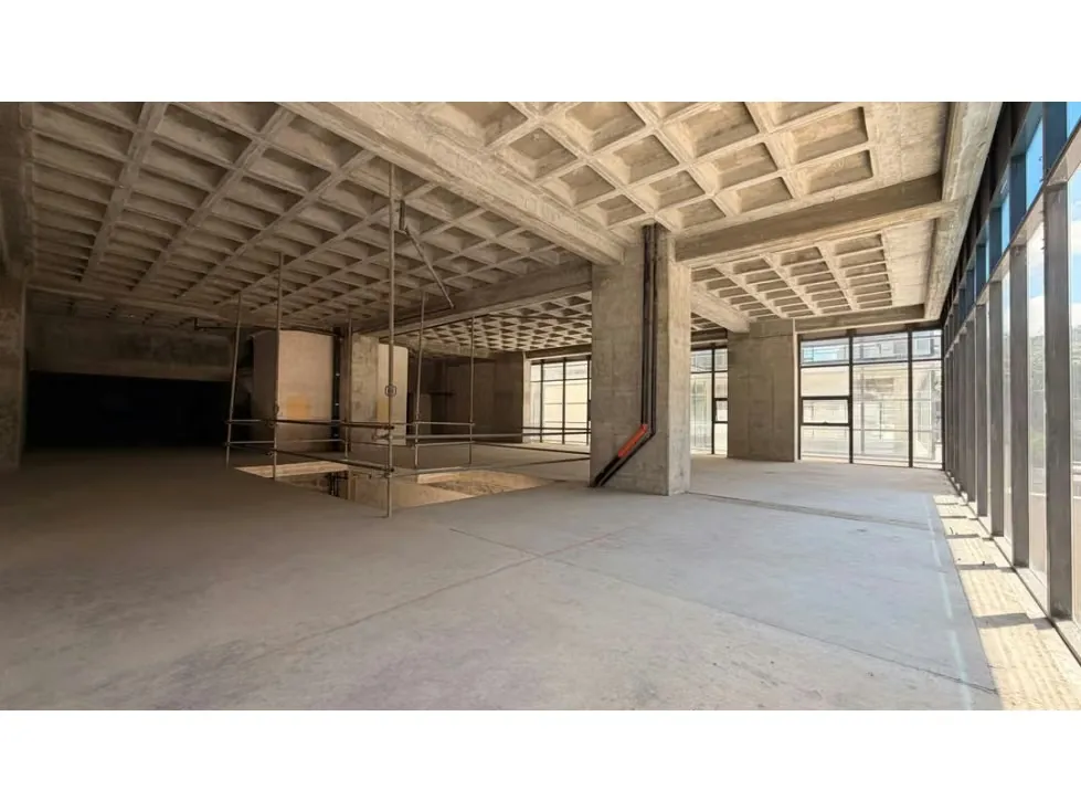 Se vende/alquila Local Comercial 855,48m² 2b Las Mercedes - 17