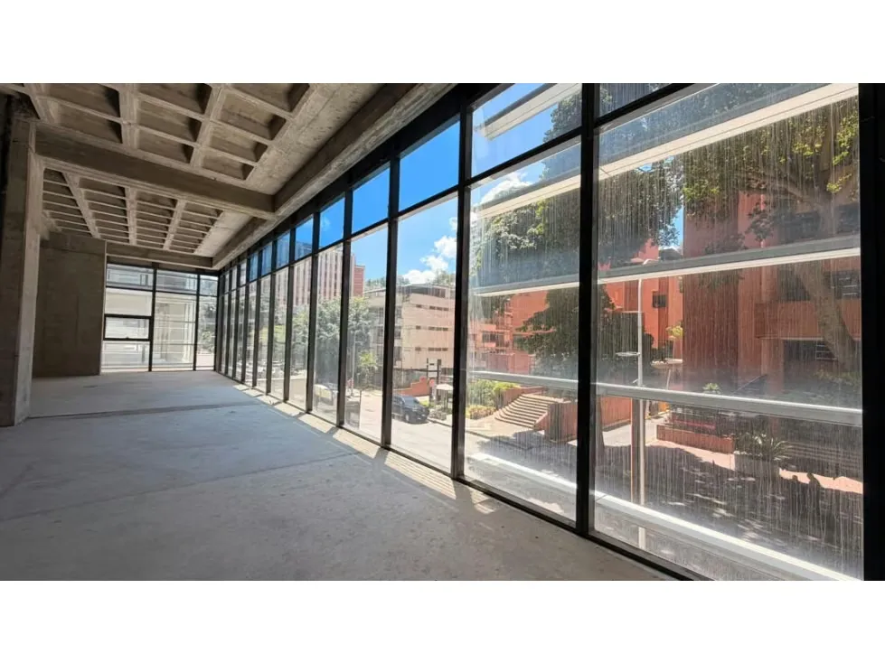 Se vende/alquila Local Comercial 855,48m² 2b Las Mercedes - 18