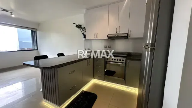 Apartamento actualizado y amoblado en la Urb El Peñon - 4