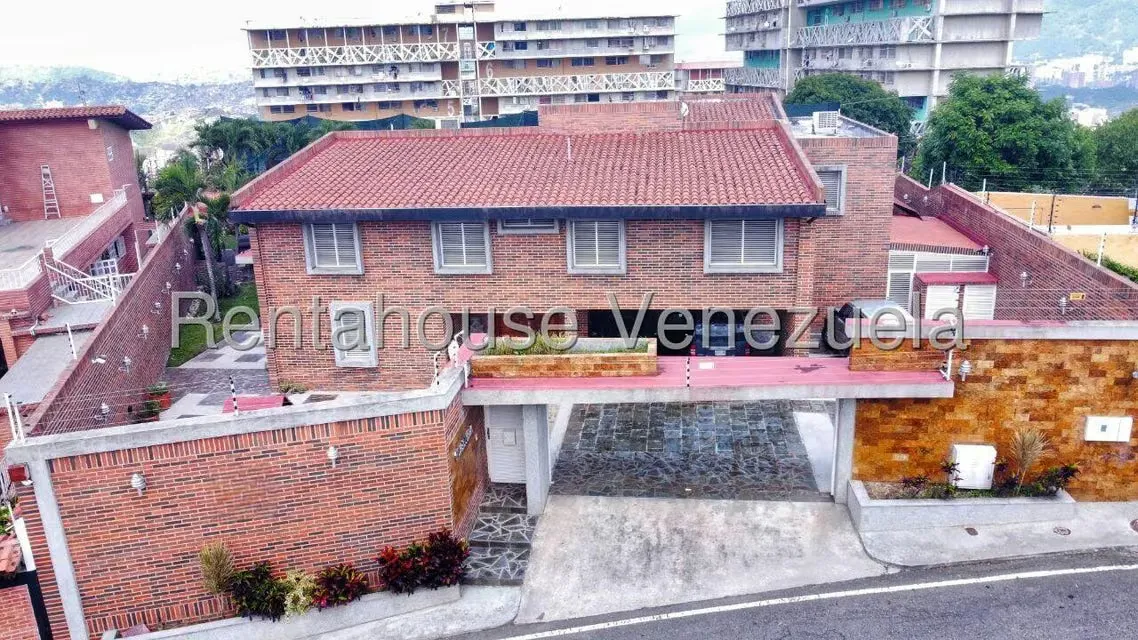 Casa (Multipes Niveles) en Venta en Cumbres de Curumo, Distrito Metropolitano