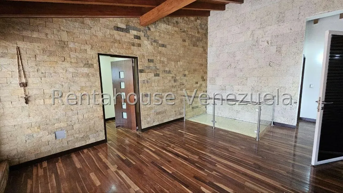 Casa (Multipes Niveles) en Venta en Cumbres de Curumo, Distrito Metropolitano - 103