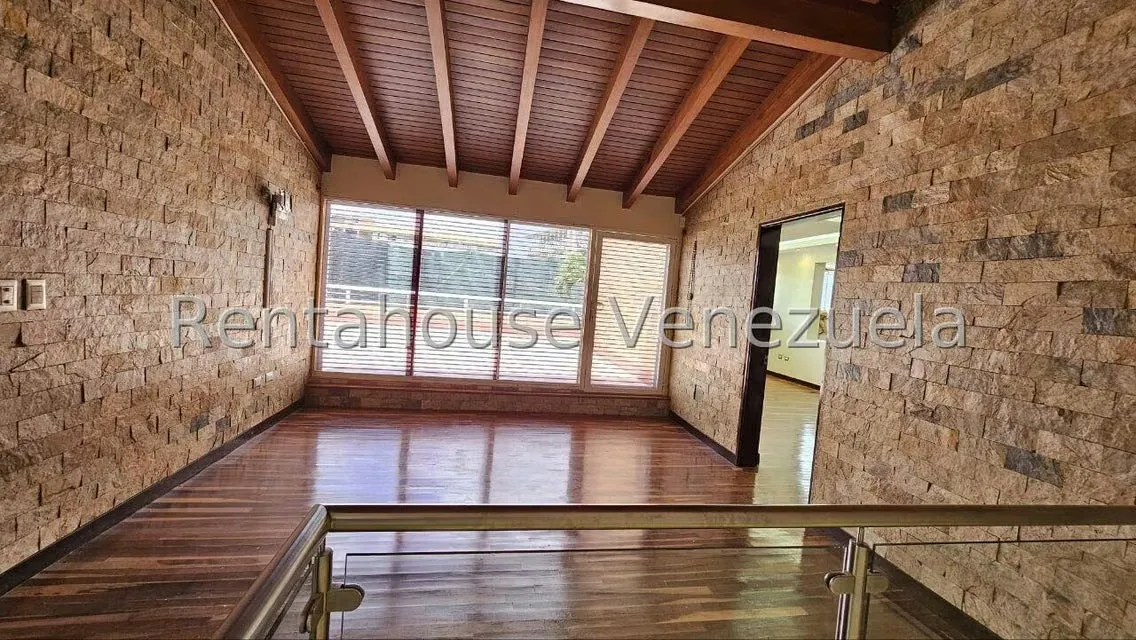 Casa (Multipes Niveles) en Venta en Cumbres de Curumo, Distrito Metropolitano - 105