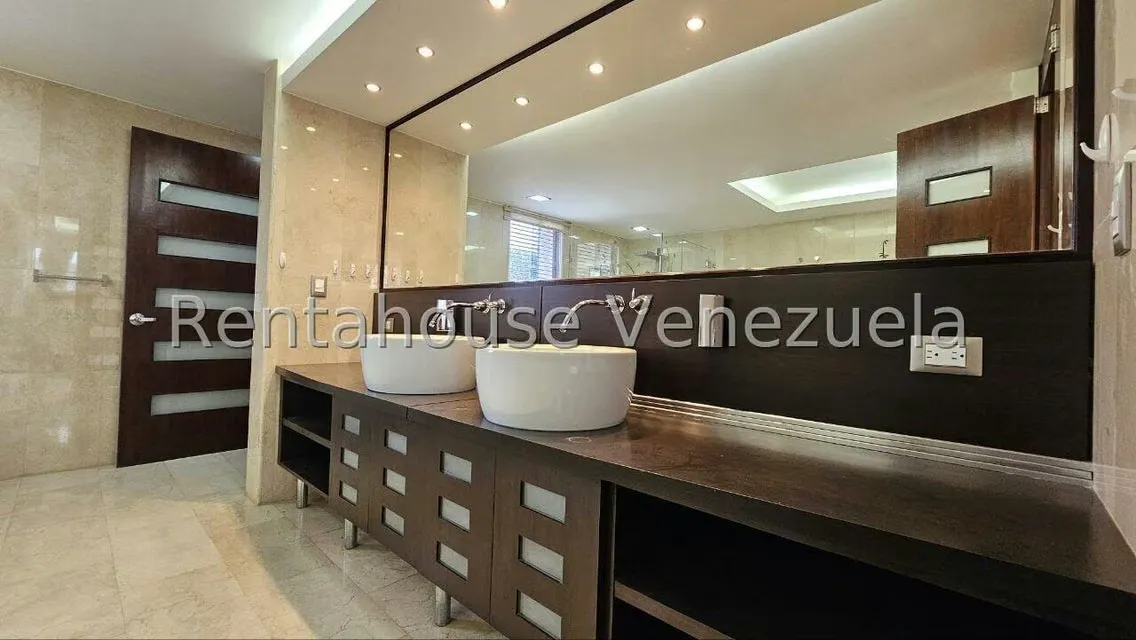 Casa (Multipes Niveles) en Venta en Cumbres de Curumo, Distrito Metropolitano - 116