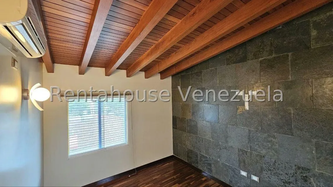 Casa (Multipes Niveles) en Venta en Cumbres de Curumo, Distrito Metropolitano - 123