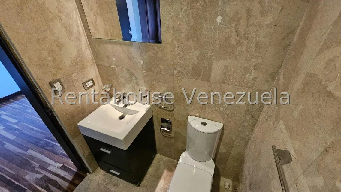 Casa (Multipes Niveles) en Venta en Cumbres de Curumo, Distrito Metropolitano - 124