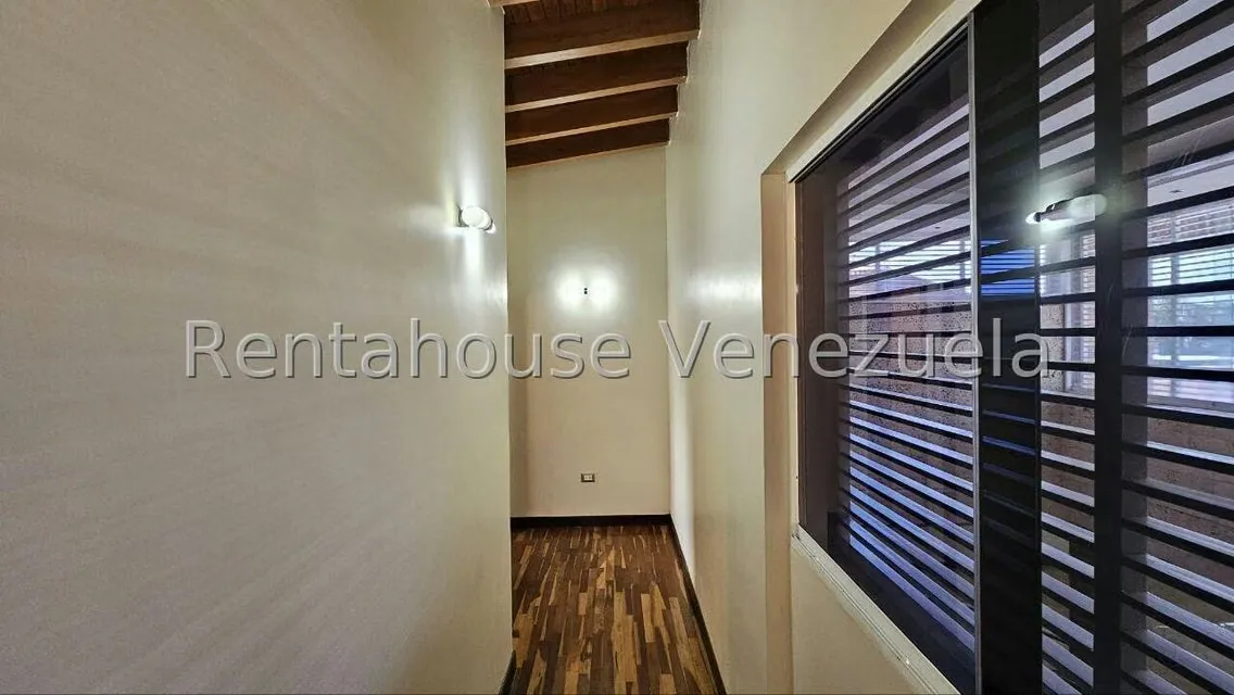 Casa (Multipes Niveles) en Venta en Cumbres de Curumo, Distrito Metropolitano - 129