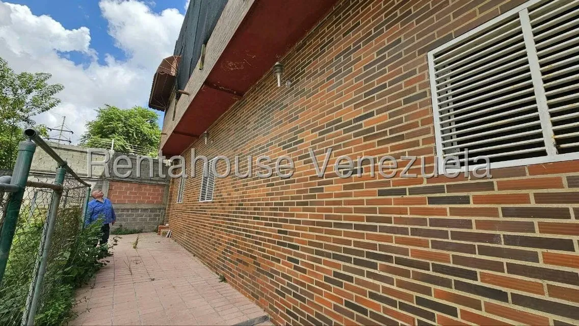Casa (Multipes Niveles) en Venta en Cumbres de Curumo, Distrito Metropolitano - 17