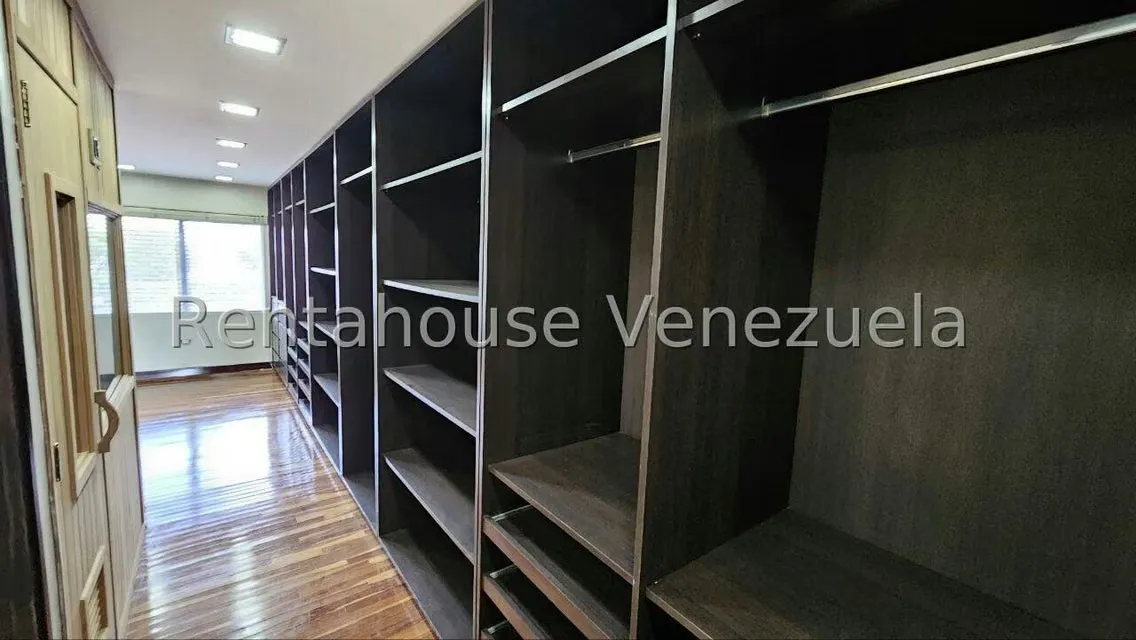 Casa (Multipes Niveles) en Venta en Cumbres de Curumo, Distrito Metropolitano - 18