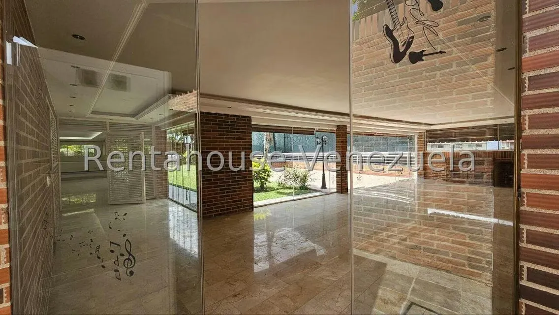 Casa (Multipes Niveles) en Venta en Cumbres de Curumo, Distrito Metropolitano - 21