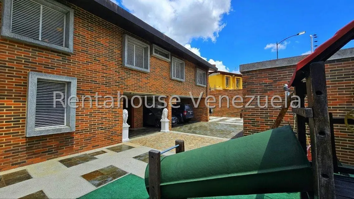 Casa (Multipes Niveles) en Venta en Cumbres de Curumo, Distrito Metropolitano - 4