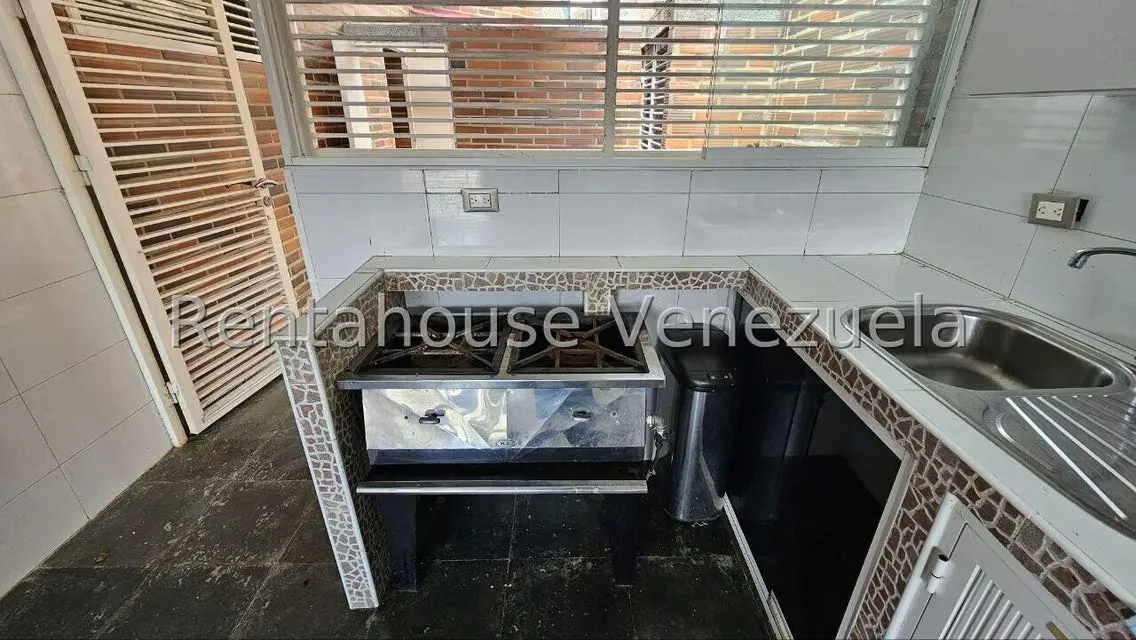 Casa (Multipes Niveles) en Venta en Cumbres de Curumo, Distrito Metropolitano - 43