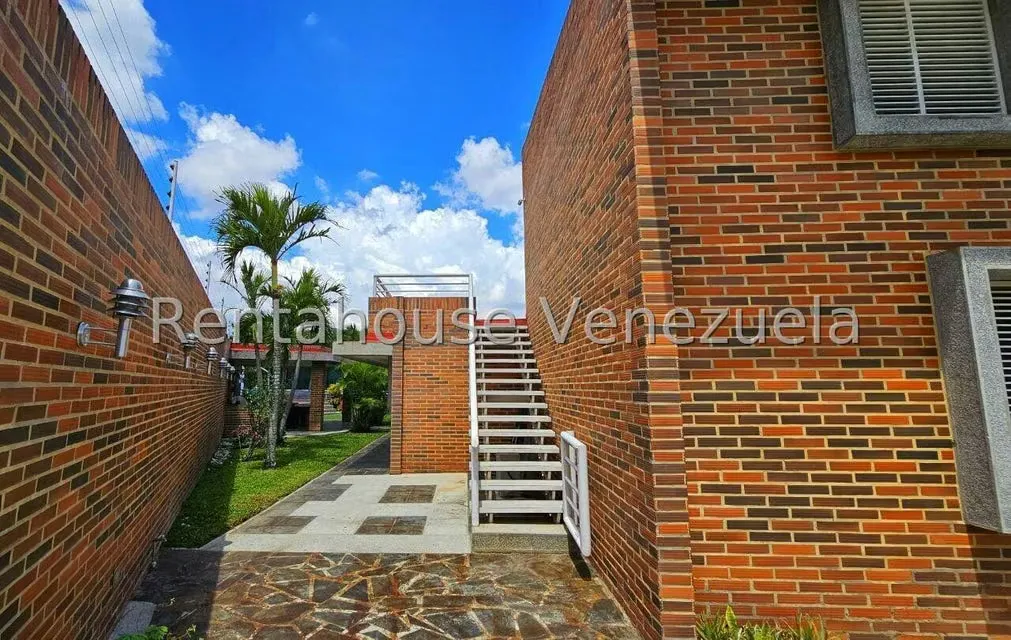 Casa (Multipes Niveles) en Venta en Cumbres de Curumo, Distrito Metropolitano - 6