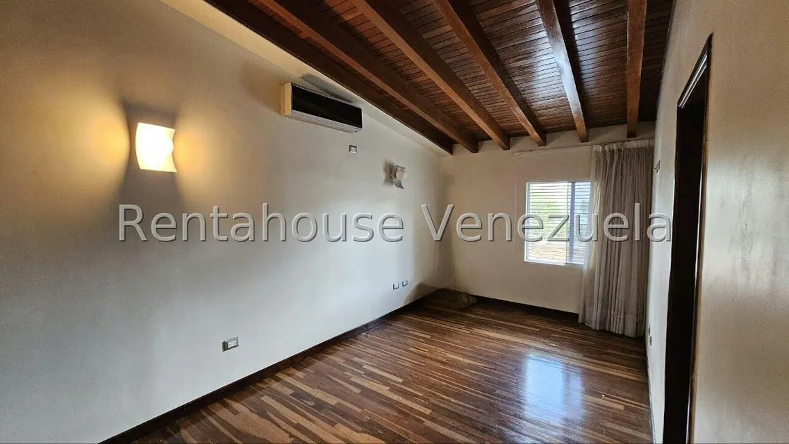 Casa (Multipes Niveles) en Venta en Cumbres de Curumo, Distrito Metropolitano - 54